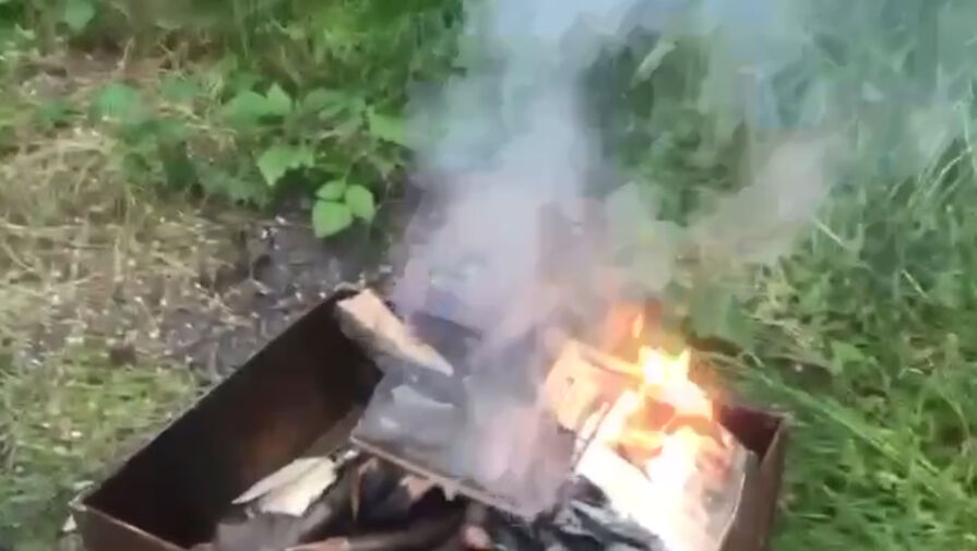 Российские подростки сожгли Библию на камеру