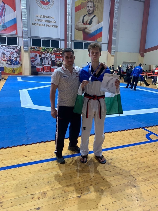 Егор Секурин из Башкирии стал серебряным призером первенства России по тхэквондо