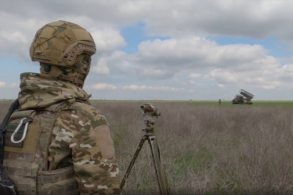 Артиллеристы разобрали опорные пункты украинских националистов на правом берегу Днепра